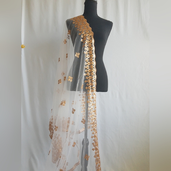 White net sequence dupatta/ veil/ scarf/ with cut work border - Picture 1 of 2